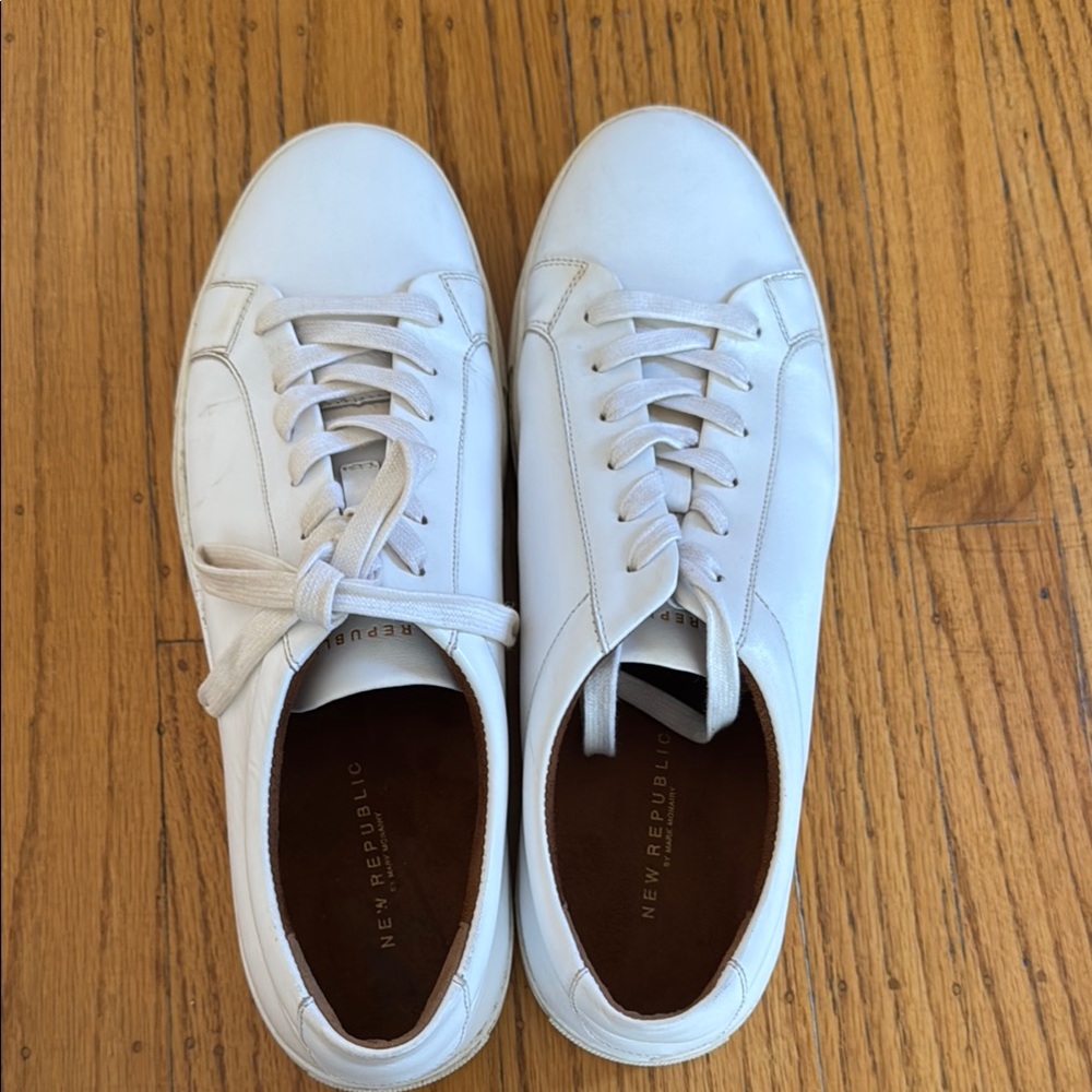 New Republic
Kurt
 White sneakers